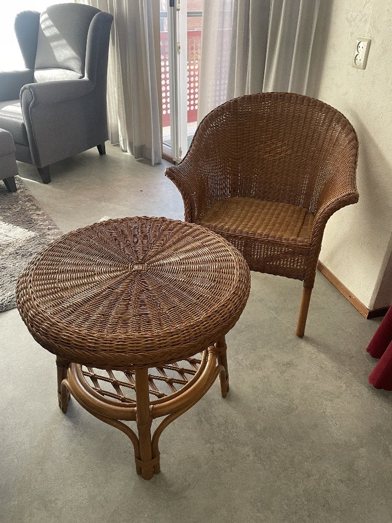 Rieten stoel met tafel, Ophalen, Gebruikt, Bruin, Riet of Rotan