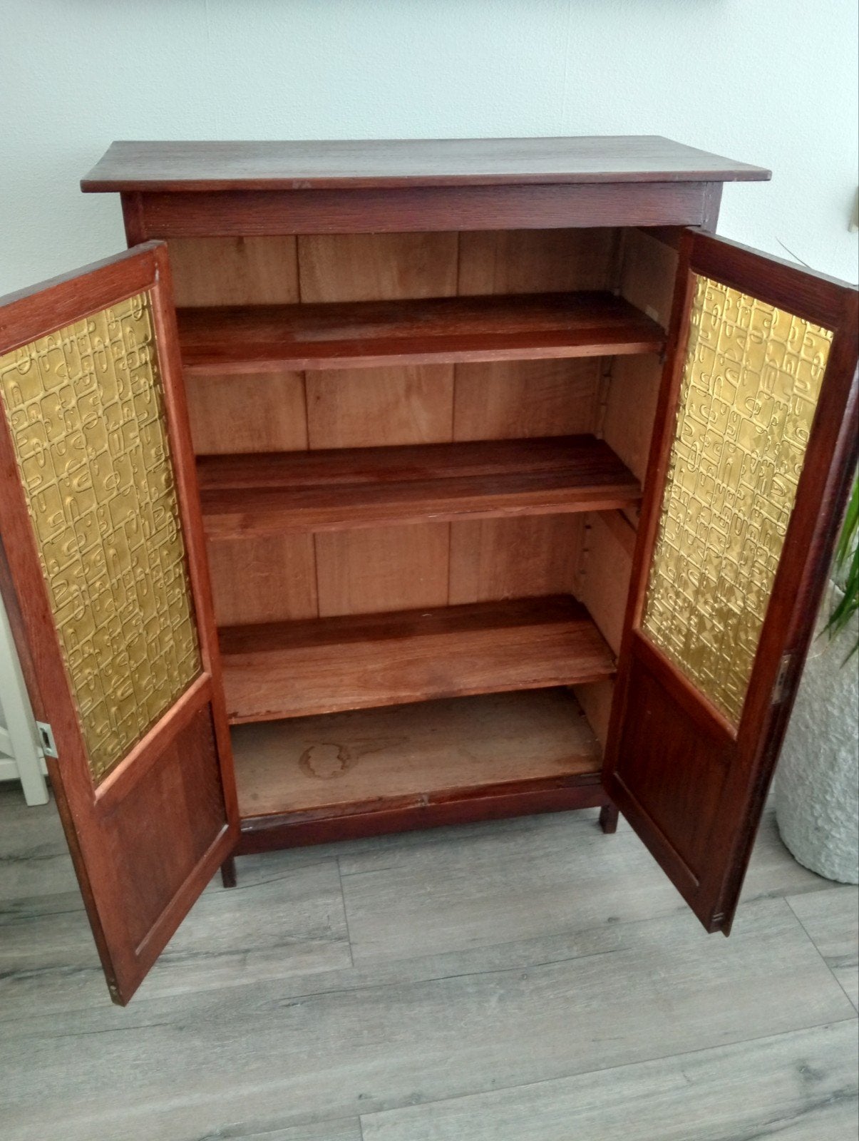 75 jarig Vintage houten kastje met glazen deuren, Ophalen