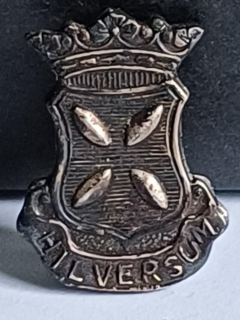 Speldje met het wapens van Hilversum, Verzamelen, Speldjes, Pins en Buttons, Ophalen of Verzenden, Gebruikt, Sport