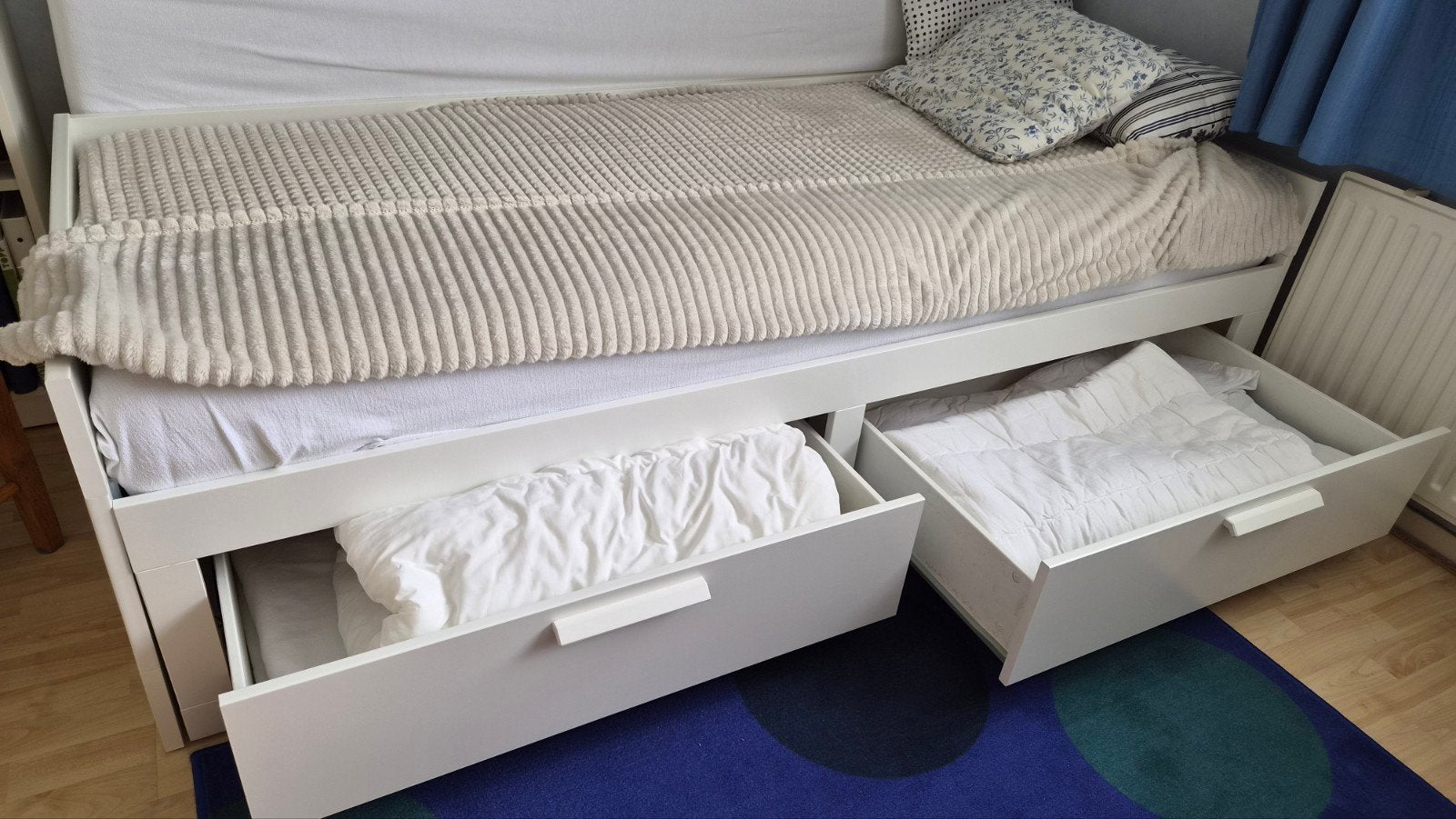Brimnes Ikea bed (locatie Amstelveen), Ophalen, Verstelbaar, Strak en wit, Wit
