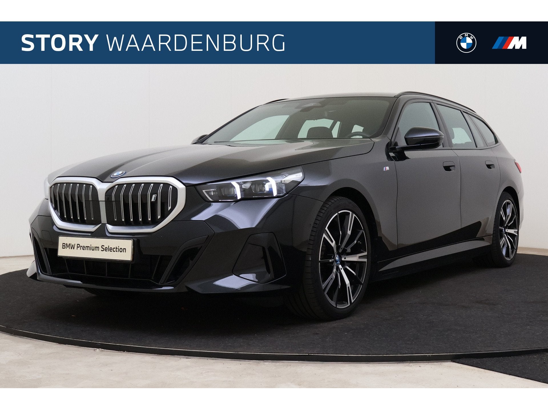 BMW i5 Touring eDrive40 M Sport / Trekhaak / Panoramadak / A