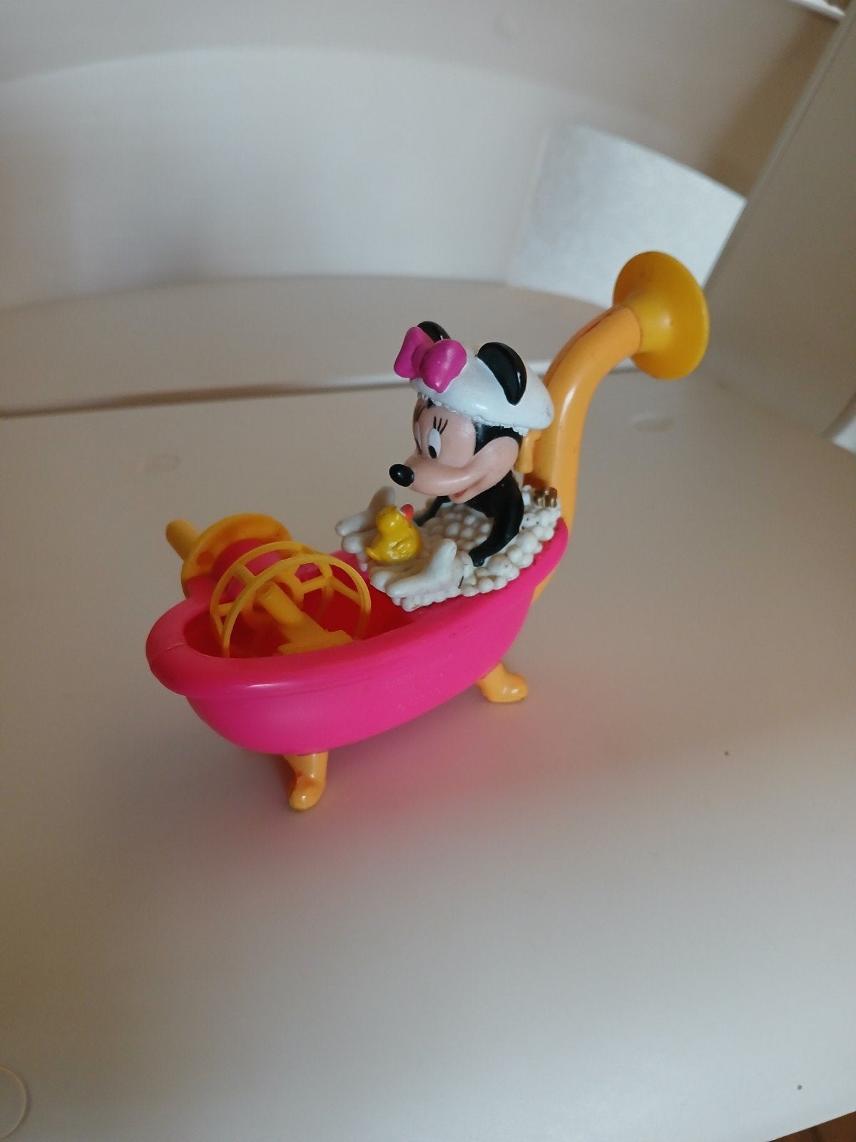 Disney Minnie Mouse in bad., Ophalen of Verzenden, Mickey Mouse, Beeldje of Figuurtje