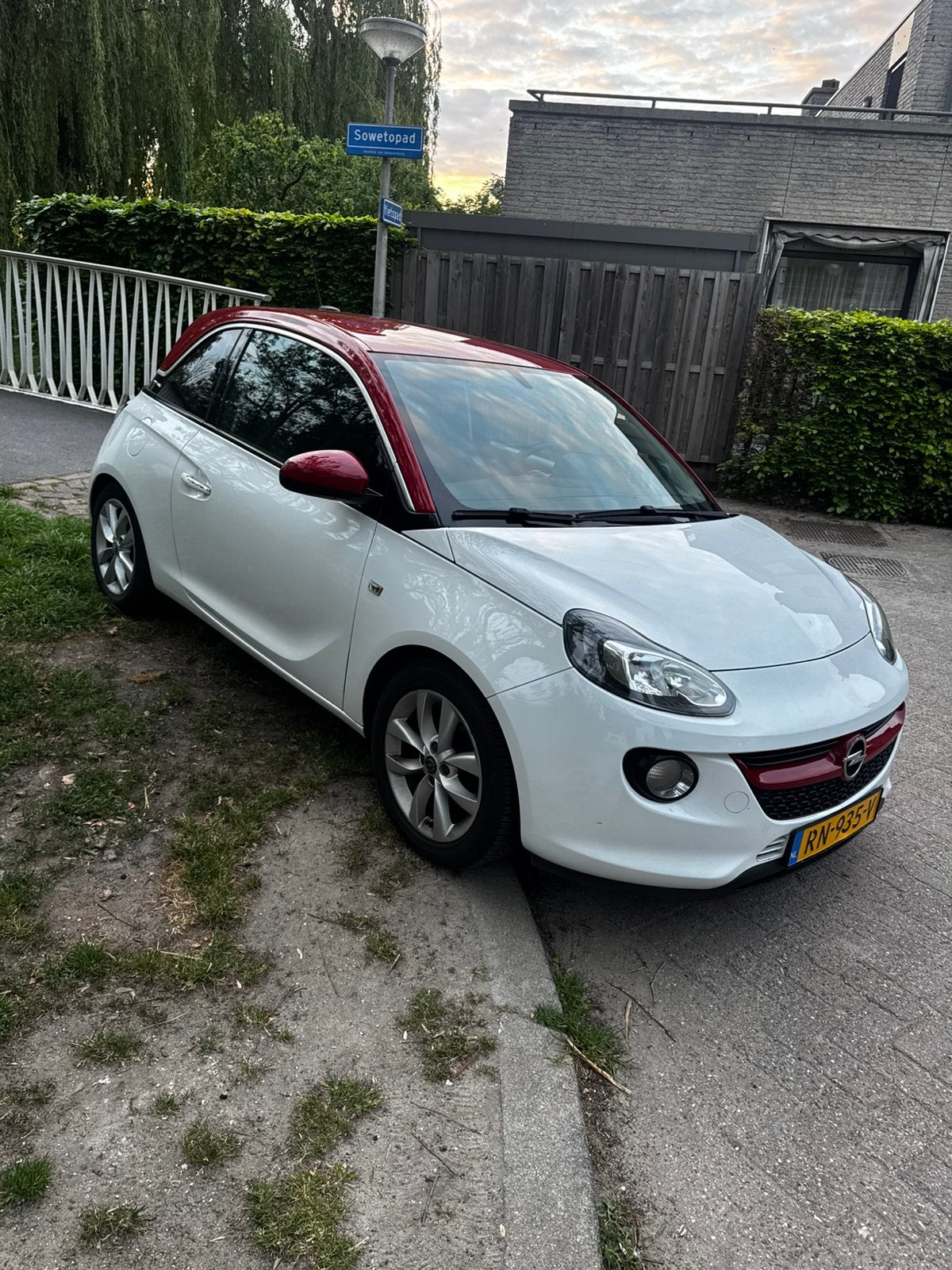 Opel ADAM 1.0 Turbo 90PK 2018 Wit, Auto's, Opel, Voorwielaandrijving, 40 €/maand, Zwart, 1041 kg