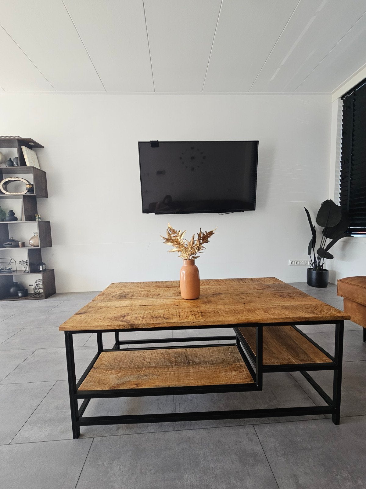 Robuuste salontafel van mangohout en metaal, Overige houtsoorten, 100 tot 150 cm, Industrieel, Landelijk, Zo goed als nieuw