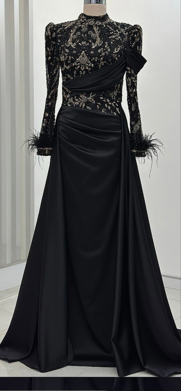Annabel Galajurk Zwart Satijn Goud Maat 44, Kleding | Dames, Galajurk, Zwart, Maat 42/44 (L), Ophalen of Verzenden