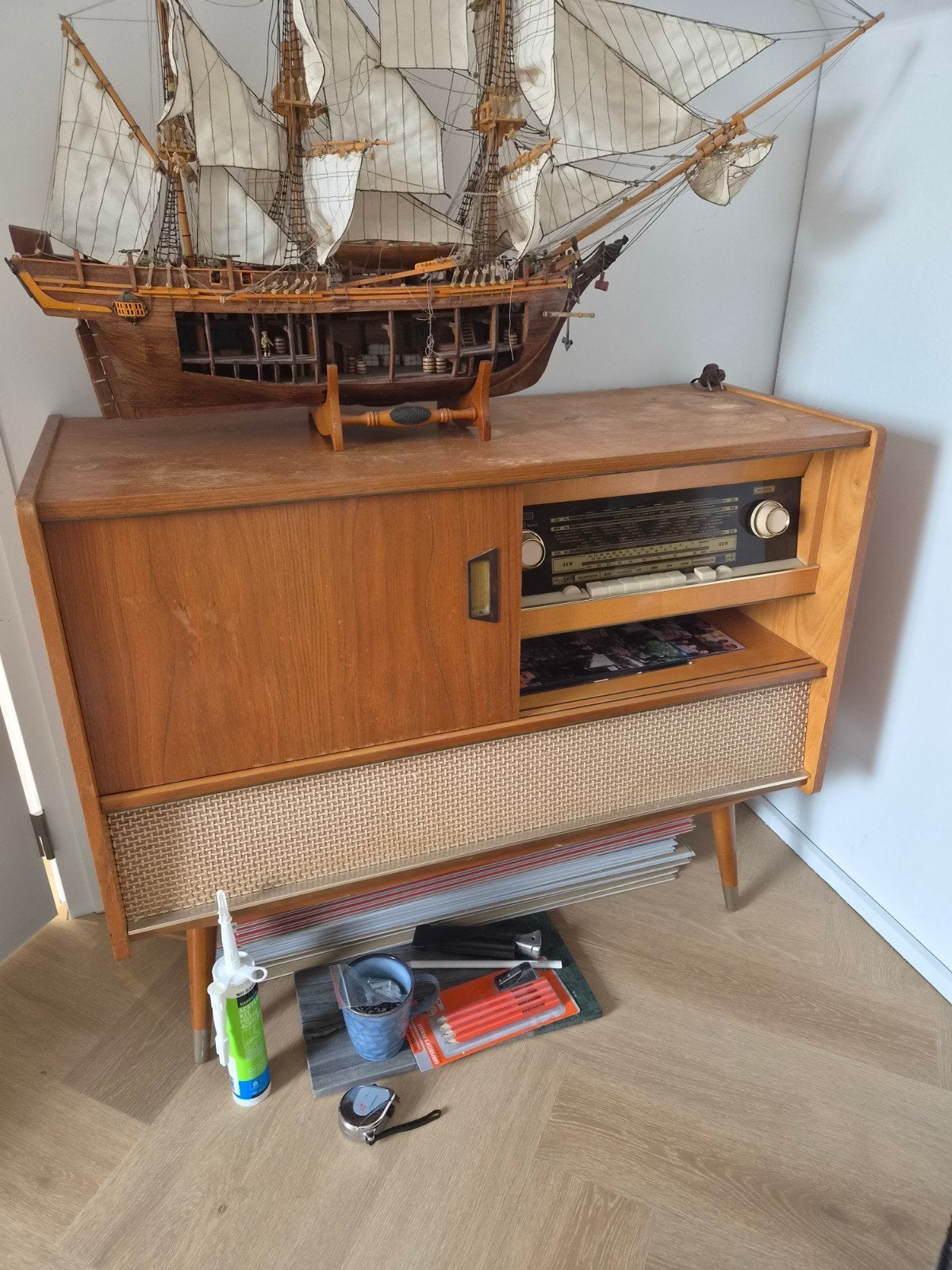 Vintage werkend radio meubel met schuifdeur, Ophalen