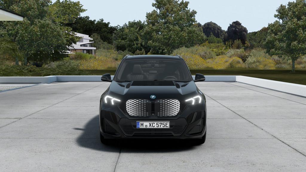 BMW iX1 eDrive20 M Sport / Trekhaak / Panoramadak / Sportsto, Zwart, Zwart, Leder, Nieuw