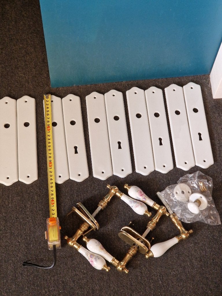 Lot van Porselein Deurbeslag/Deurplaat/Deurklink/Deurknopje, Ophalen of Verzenden