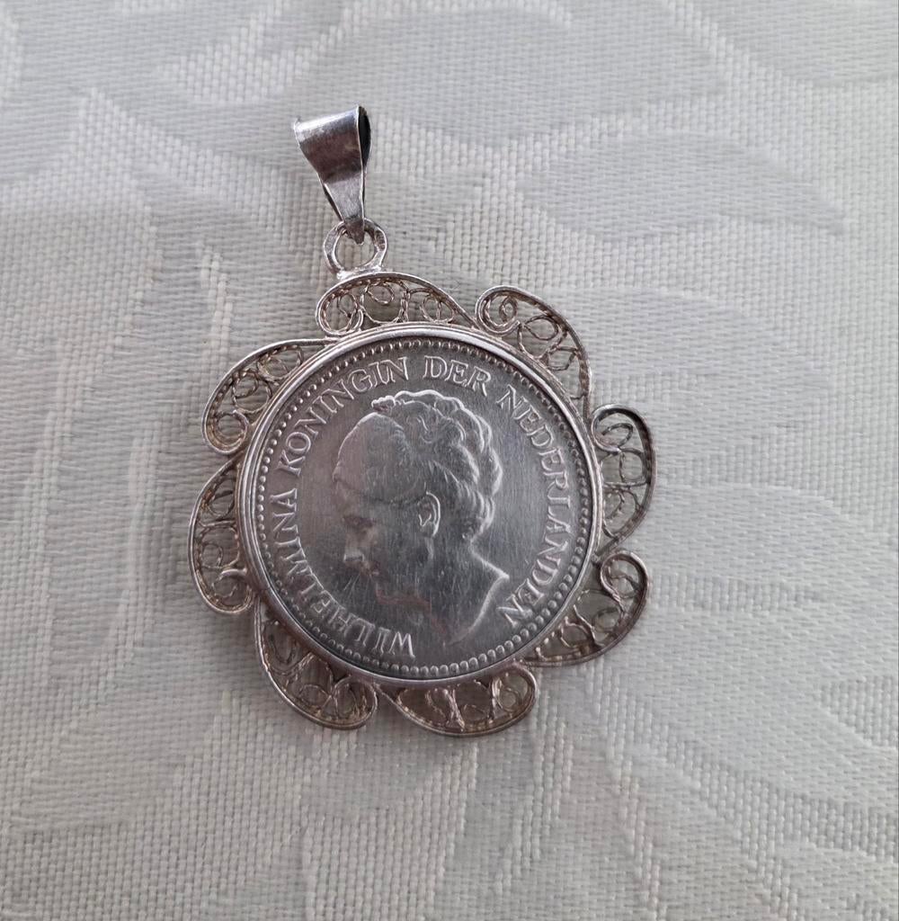Zilveren Hanger met Wilhelmina Munt - 1/2 Gulden 1929, Ophalen of Verzenden