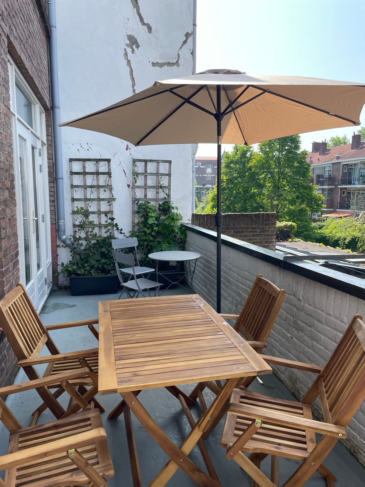 Opvouwbare tuinset: tafel, 4 stoelen, parasol + hoes, Tuin en Terras, Ophalen, 4 zitplaatsen, Gebruikt, Eettafel