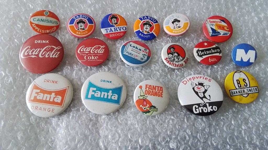 17 verschillende buttons, Verzamelen, Speldjes, Pins en Buttons, Ophalen of Verzenden, Zo goed als nieuw, Overige onderwerpen