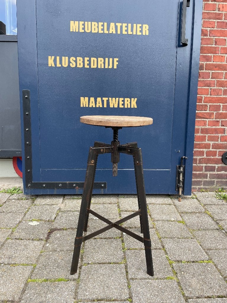 Stoere industriele draaikruk, Ophalen