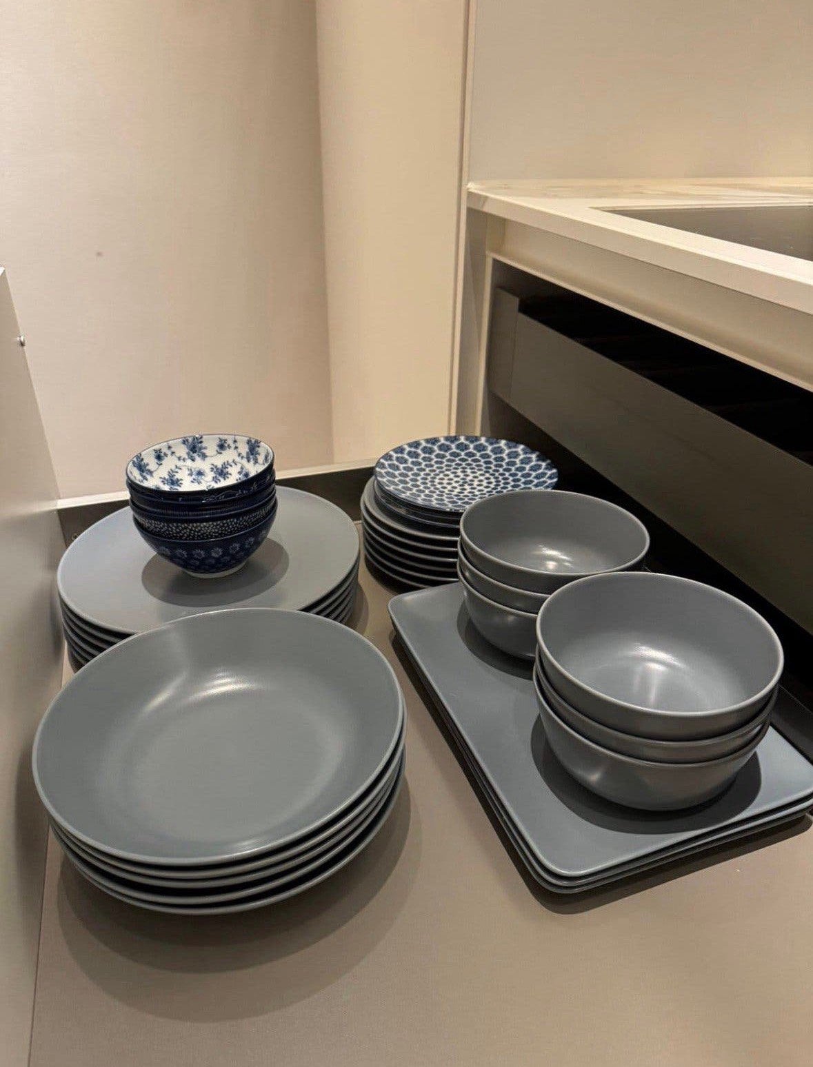 Complete grijs/blauwe servies set, Huis en Inrichting, Ophalen, Zo goed als nieuw, IKEA, Compleet servies