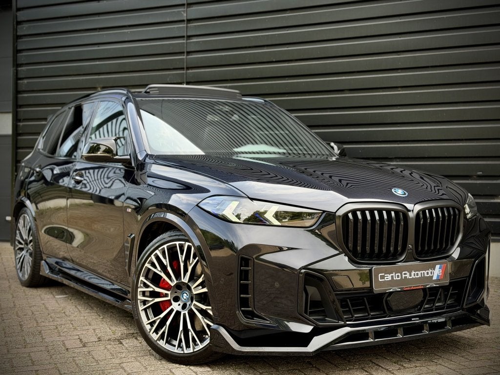 BMW X5 xDrive50e M-PERF. PANO|HUD|360|HK|STOELVENT|ALCANTARA, Dealer onderhouden, Gebruikt, 2395 kg, Zwart
