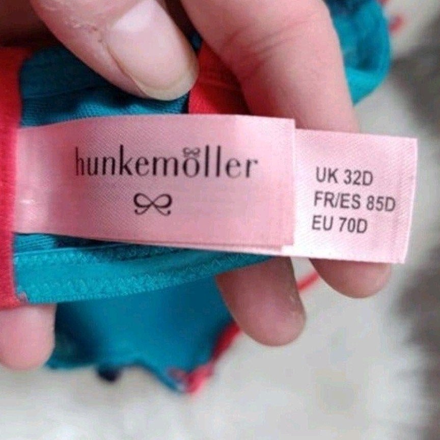 Hunkemöller BH - Blauw met rood en zwart kant 70D, Hunkemöller, Ophalen of Verzenden, Meerkleurig, BH