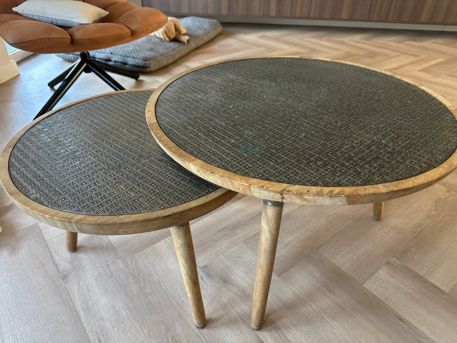Set van 2 ronde bijzettafels - Hout met metalen blad, Ophalen, Minder dan 45 cm, Gebruikt, Rond