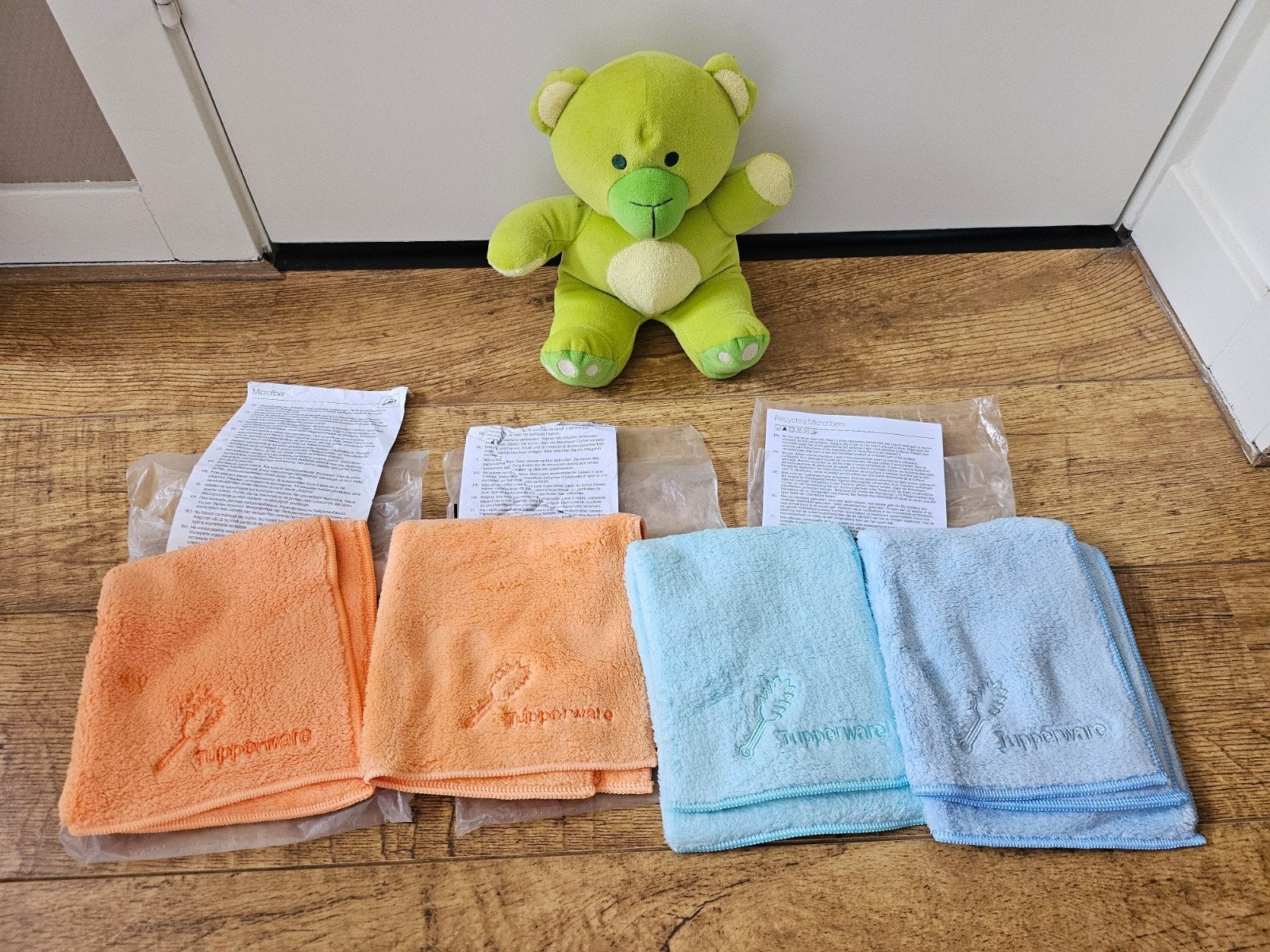 Tupperware nieuwe microfiber stofdoeken gekleurd, Huis en Inrichting, Keuken | Tupperware, Nieuw, Overige typen, Overige kleuren
