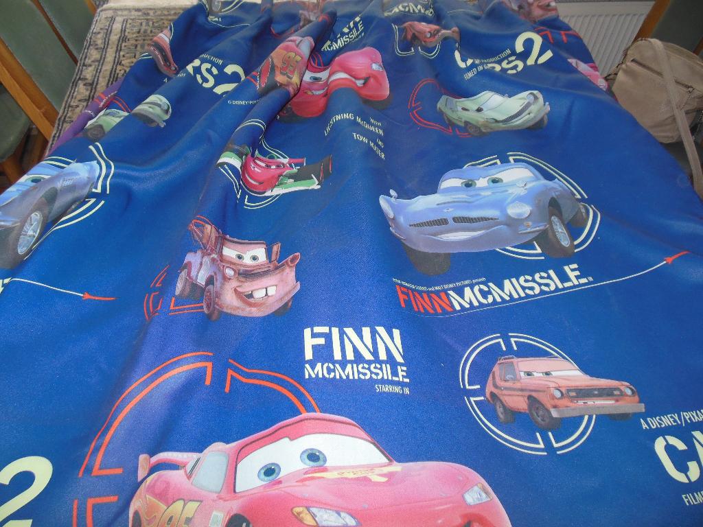 2 verduisteringsgordijnen met CARS afbeeldingen lxb 180x240, Gebruikt, Blauw, Ophalen of Verzenden, 200 cm of meer