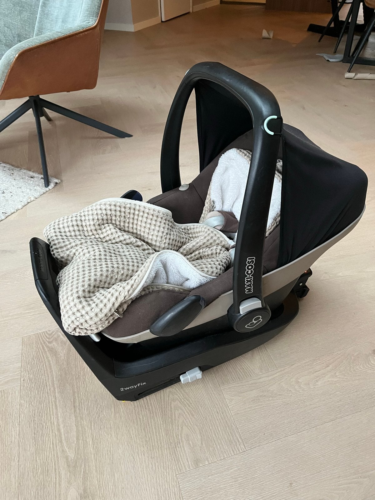 Maxi Cosi met Isofix 2wayFix, verkleiner en Koeka voetenzak, Ophalen, Gebruikt, Isofix, 0 t/m 13 kg