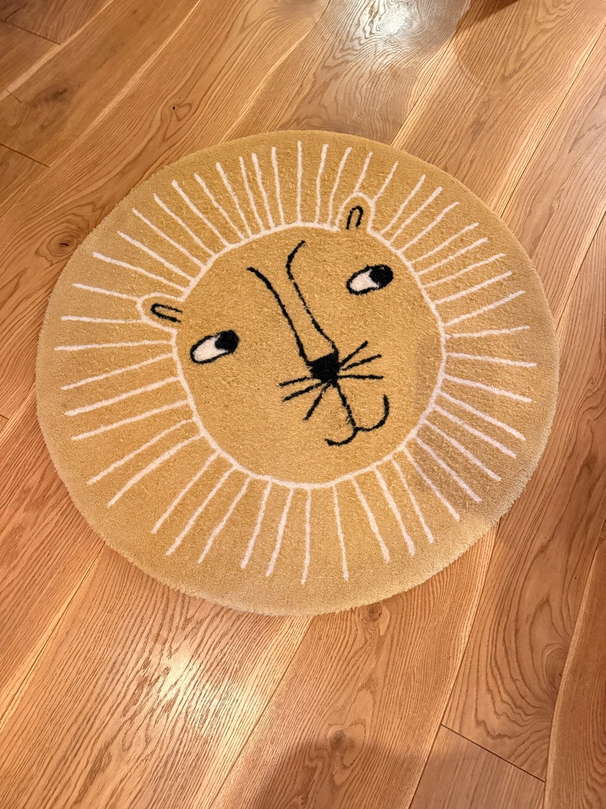 OYOY Mini Lion Leeuw vloerkleed | Rond 95 cm, Kinderen en Baby's, Kinderkamer | Inrichting en Decoratie, Ophalen, Gebruikt, Overige merken
