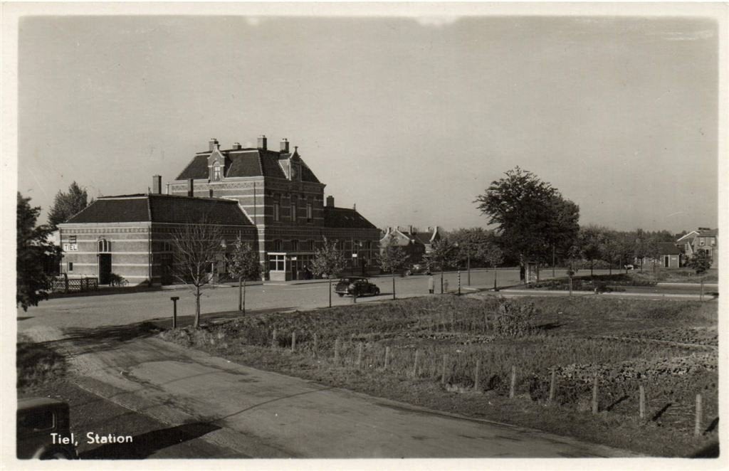 Tiel, Station - auto - ongelopen, Verzenden, 1940 tot 1960, Ongelopen, Gelderland