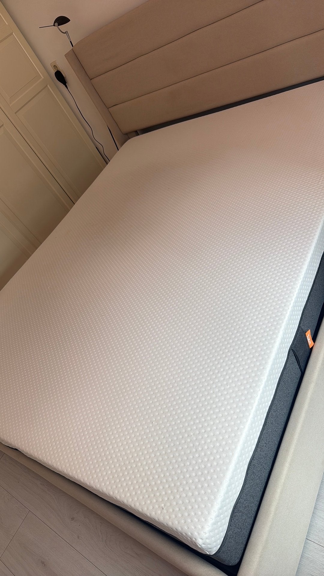 Bed beige incl emma matras, Ophalen, Zo goed als nieuw, Tweepersoons, 160 cm