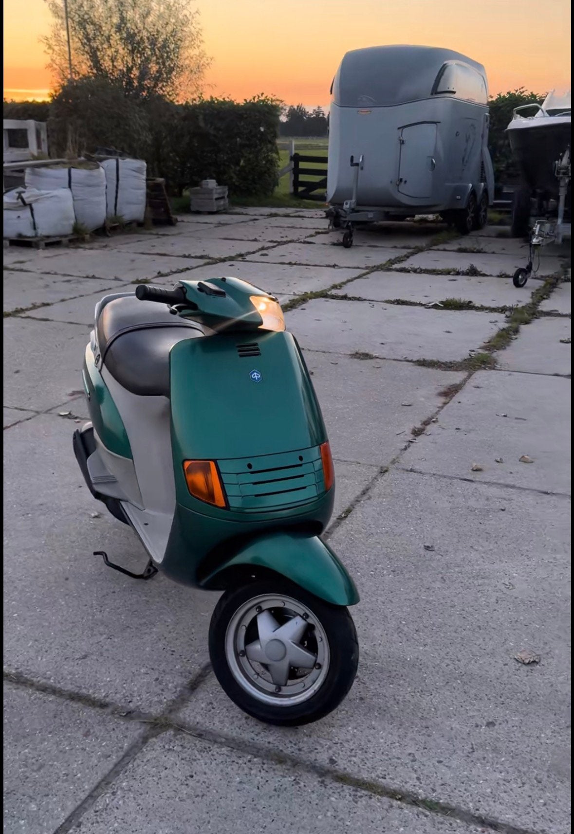 Bekijk beschrijving, Fietsen en Brommers, Scooters | Piaggio, Ophalen of Verzenden, Zo goed als nieuw, Benzine, Overige modellen