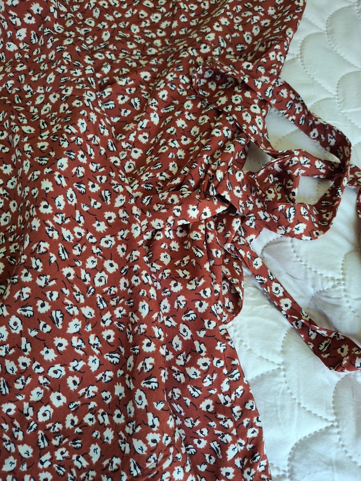 Overslag jurk. Nieuw v Only maat 46, Kleding | Dames, Jurken, Ophalen of Verzenden, Nieuw, Maat 46/48 (XL) of groter, Onder de knie