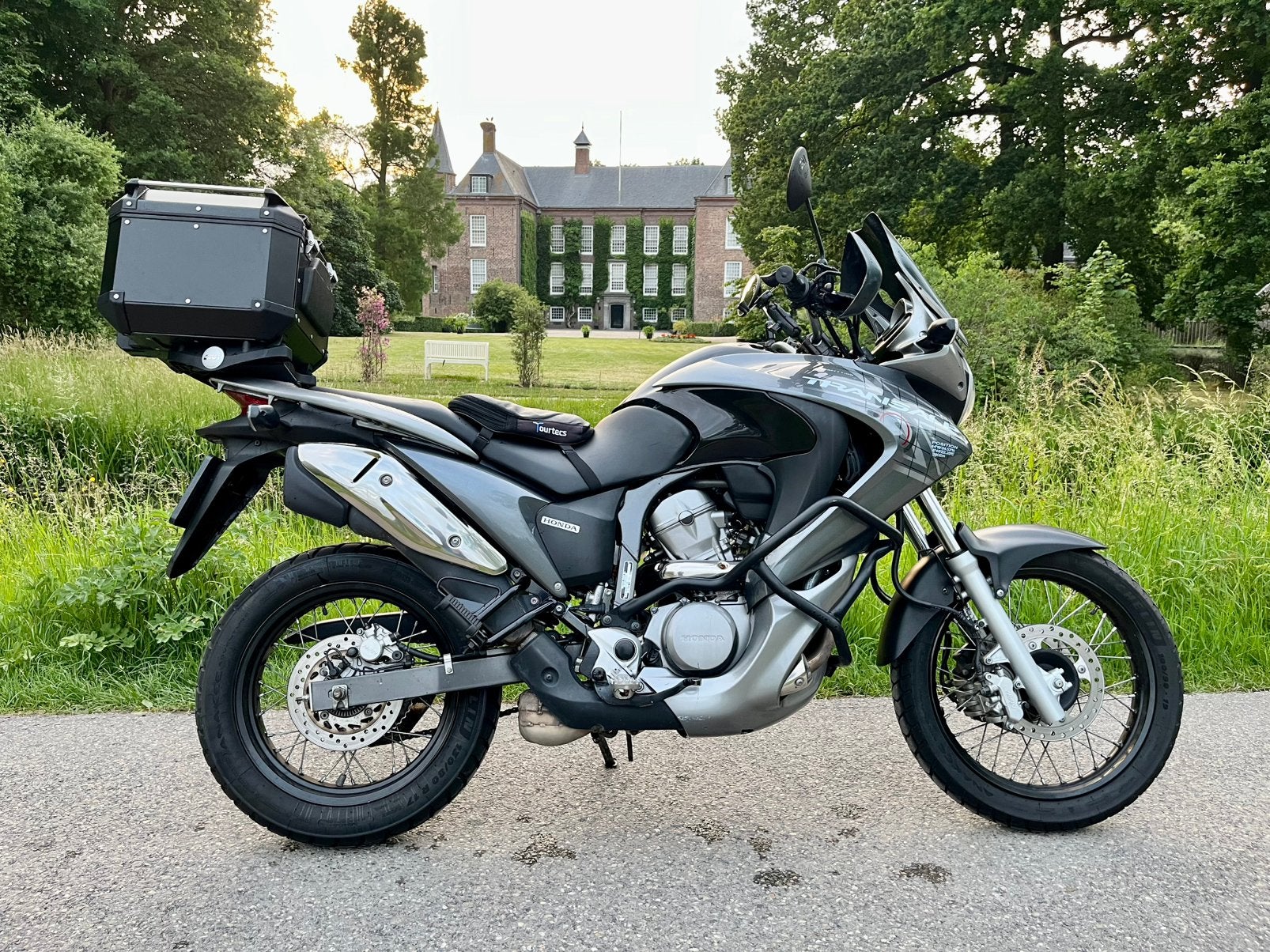 Honda Transalp 700 uit 2009 (ABS), 2 cilinders, Occasion, Motorrijbewijs A, Particulier