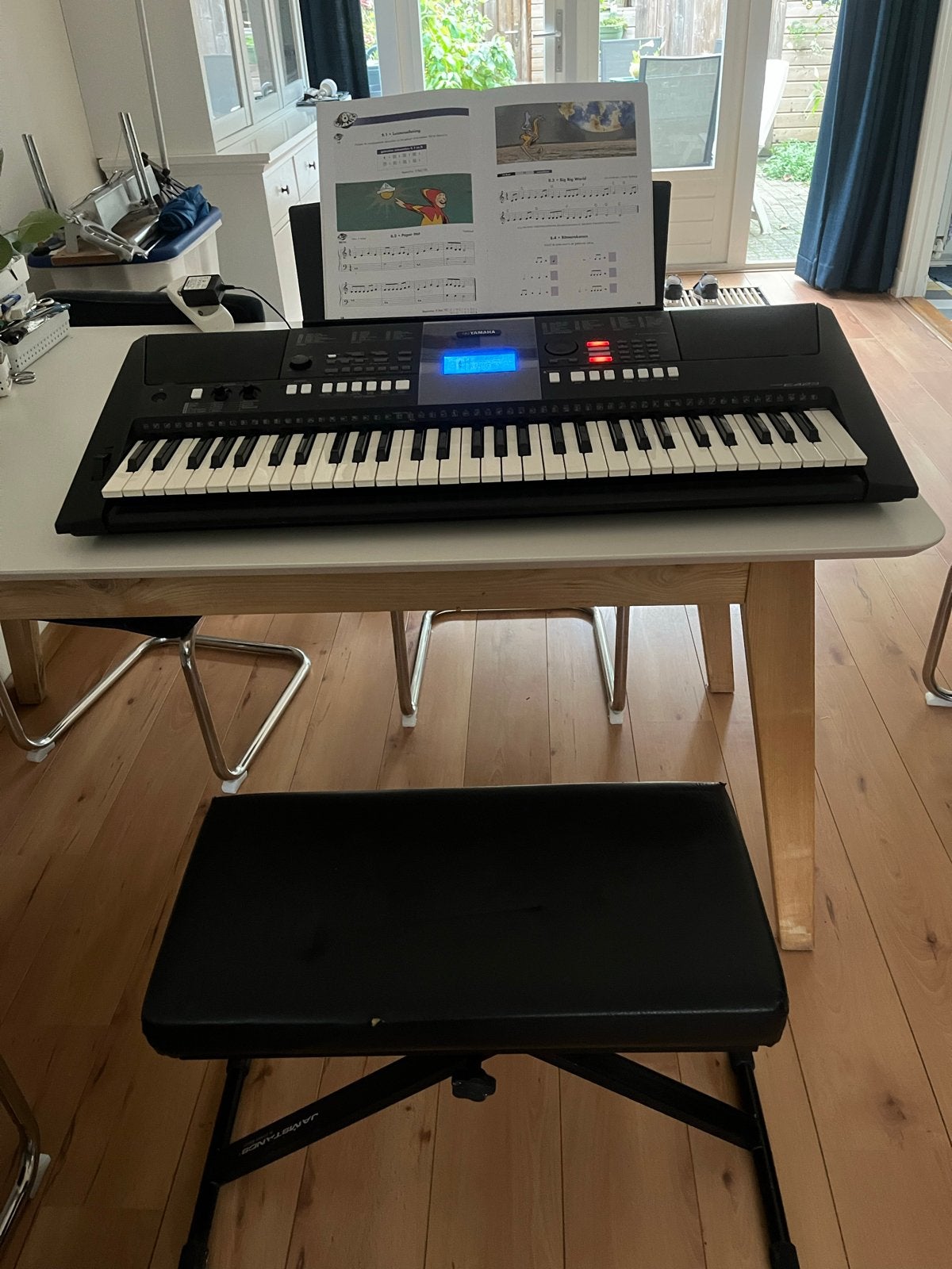 Yamaha PSR E423 keyboard met kruk, Muziek en Instrumenten, Ophalen, Gebruikt, 61 toetsen, Yamaha