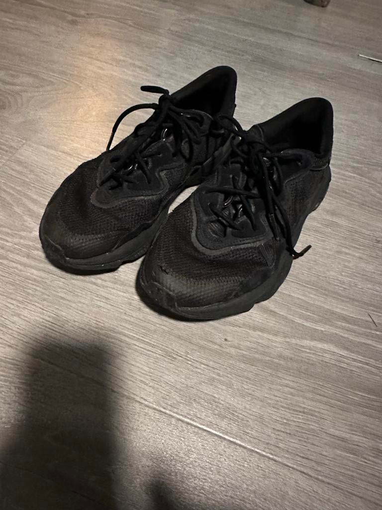 Adidas Ozweego sneakers maat 43 1/3 zwart, Ophalen of Verzenden, Gedragen, Zwart, Sneakers of Gympen