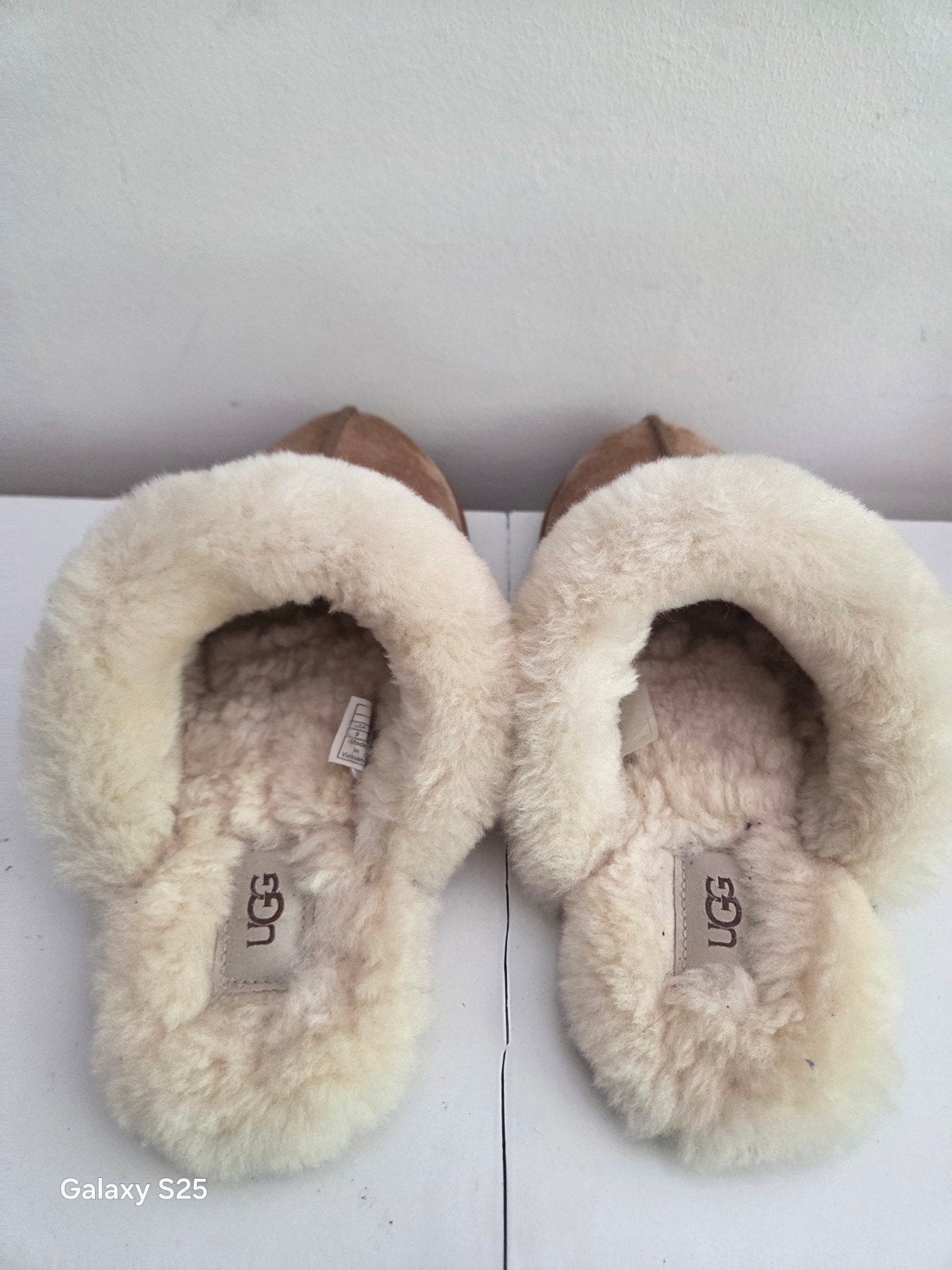 UGG Scuffette II Pantoffels - Camel - Maat 40, Ophalen of Verzenden, Zo goed als nieuw, Bruin, Pantoffels of Sloffen