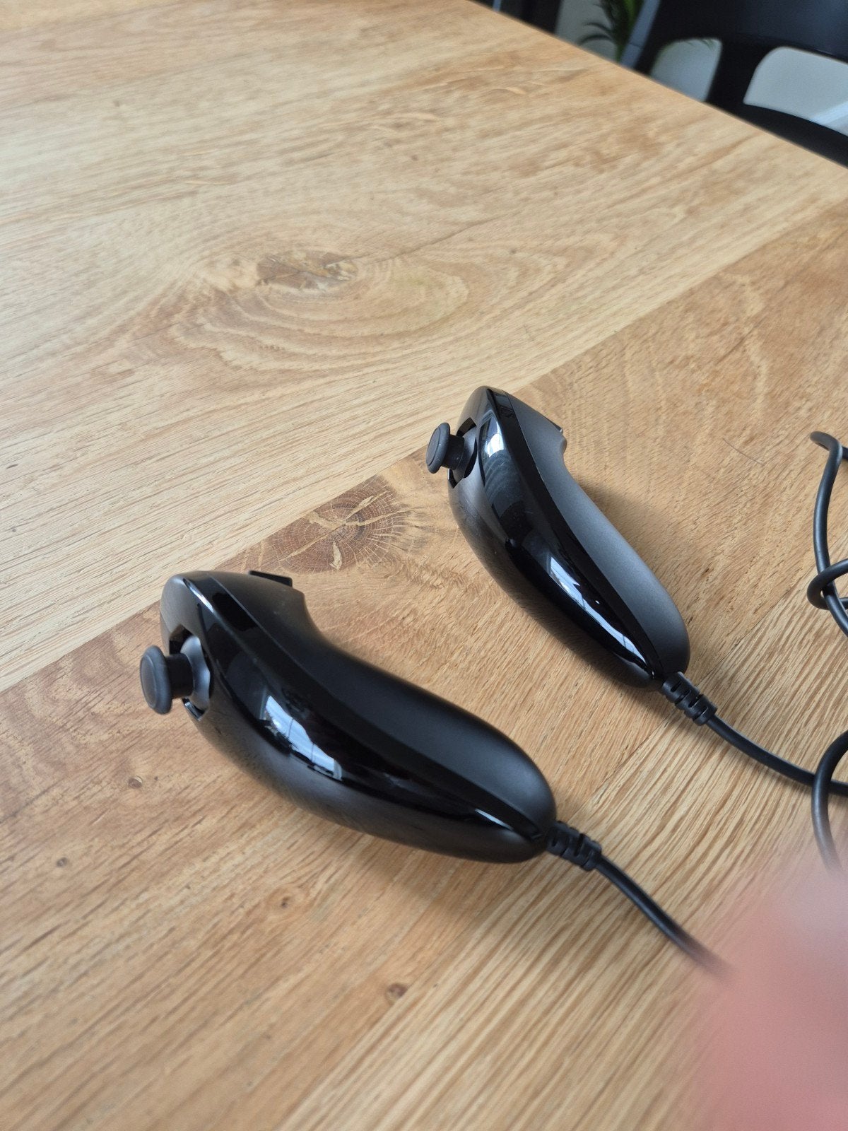 Wii Nunchuks 2 stuks - Zo goed als nieuw, Ophalen of Verzenden, Zo goed als nieuw, Met 2 controllers