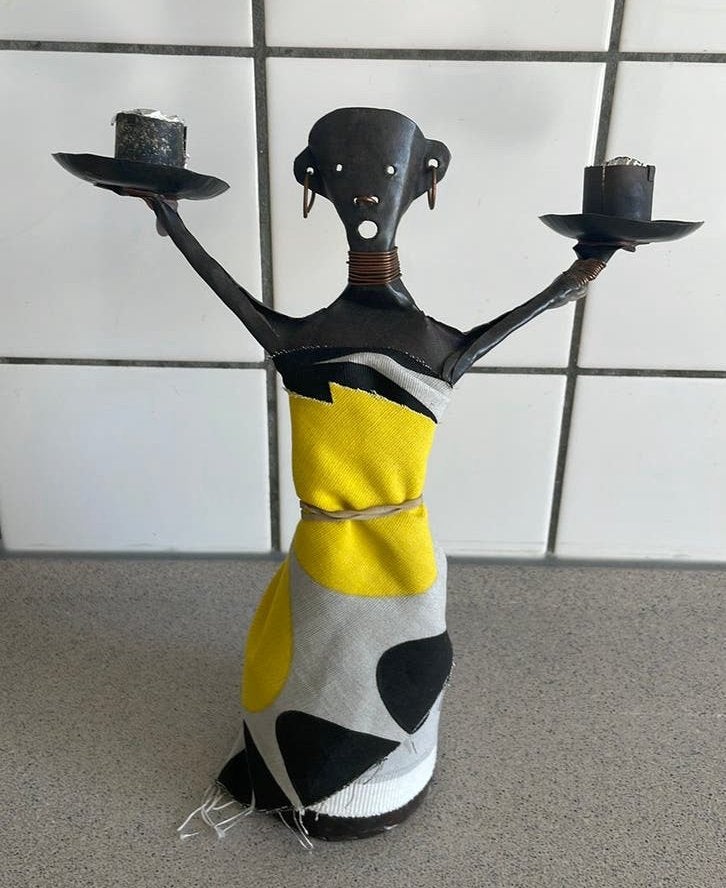 Prachtige metalen kandelaar vrouw met sieraden Afrika, Antiek en Kunst, Verzenden