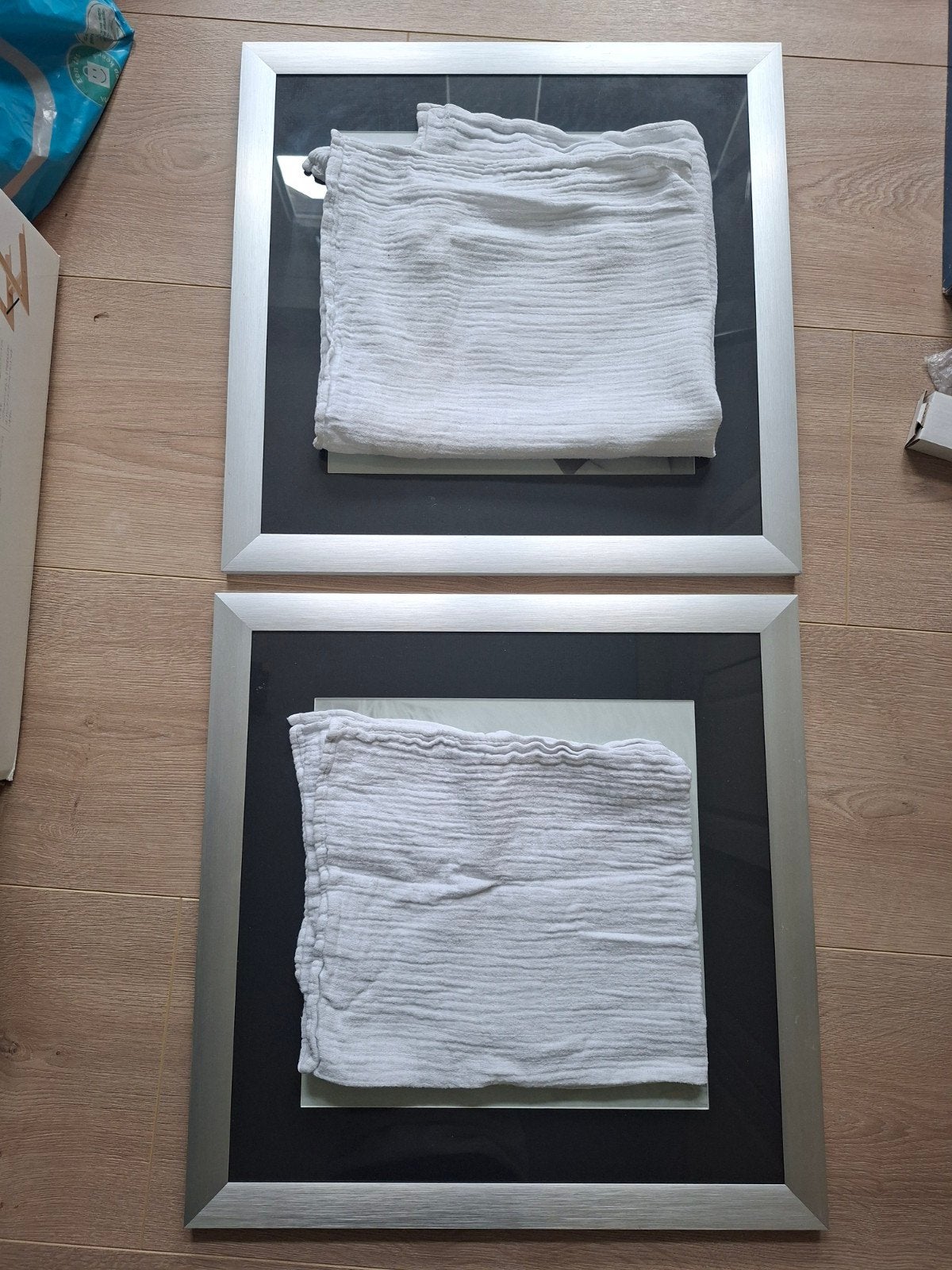 2x mat zilverkleurige Lijsten 40 x 40 met zwarte passe parto, Gebruikt, Hangend, Metaal, Zilver