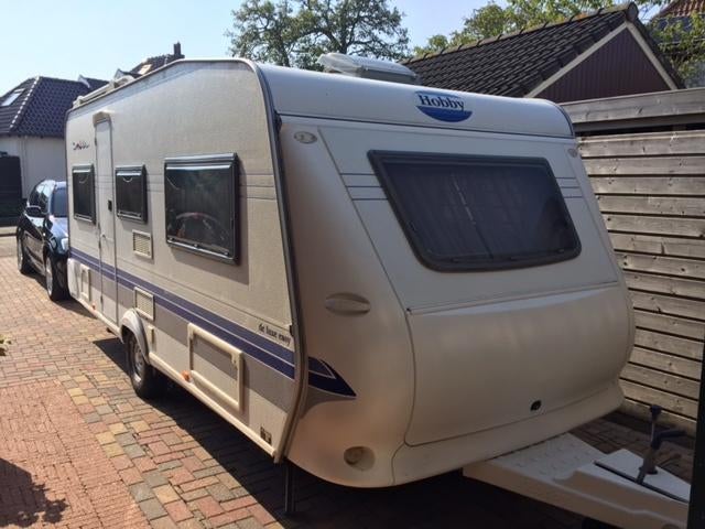 Hobby 495 Easy Deluxe caravan (2004) – compleet uitgerust!, 2 aparte bedden, Rondzit, Hobby, Particulier