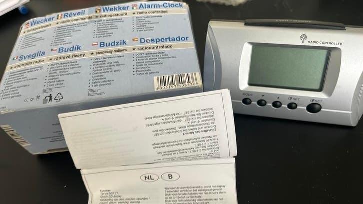 Radiogestuurde wekker, Ophalen, Zo goed als nieuw