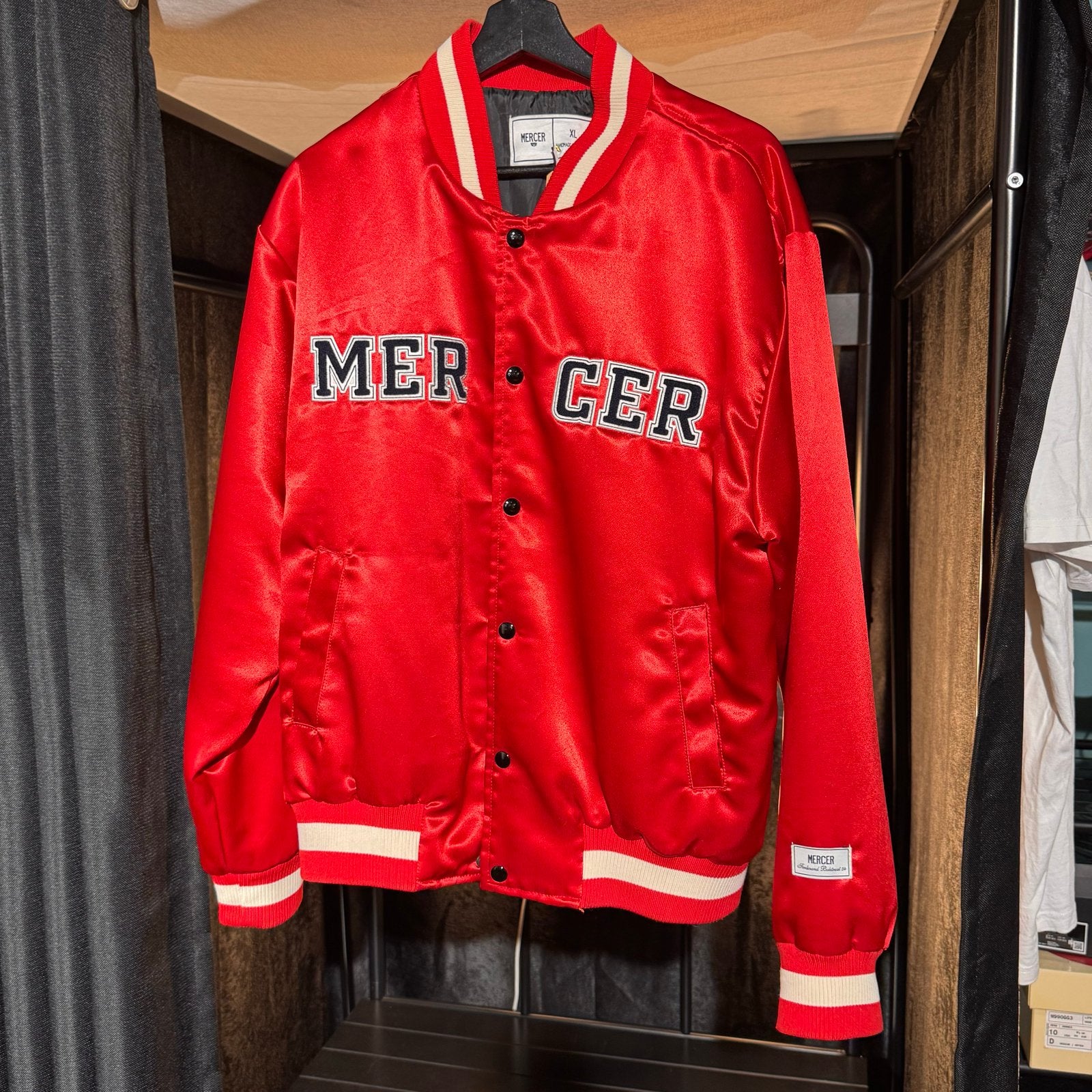 Mercer Varsity Jacket Rood - Maat XL, Kleding | Heren, Ophalen of Verzenden, Zo goed als nieuw, Maat 56/58 (XL), Rood