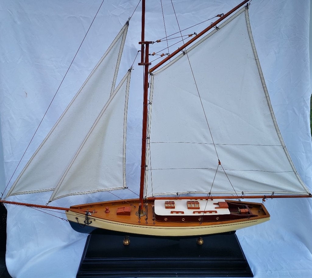 Handgemaakt maritiem houten modelschip met standaard, Ophalen, Zo goed als nieuw, 1:32 tot 1:50, Overige merken