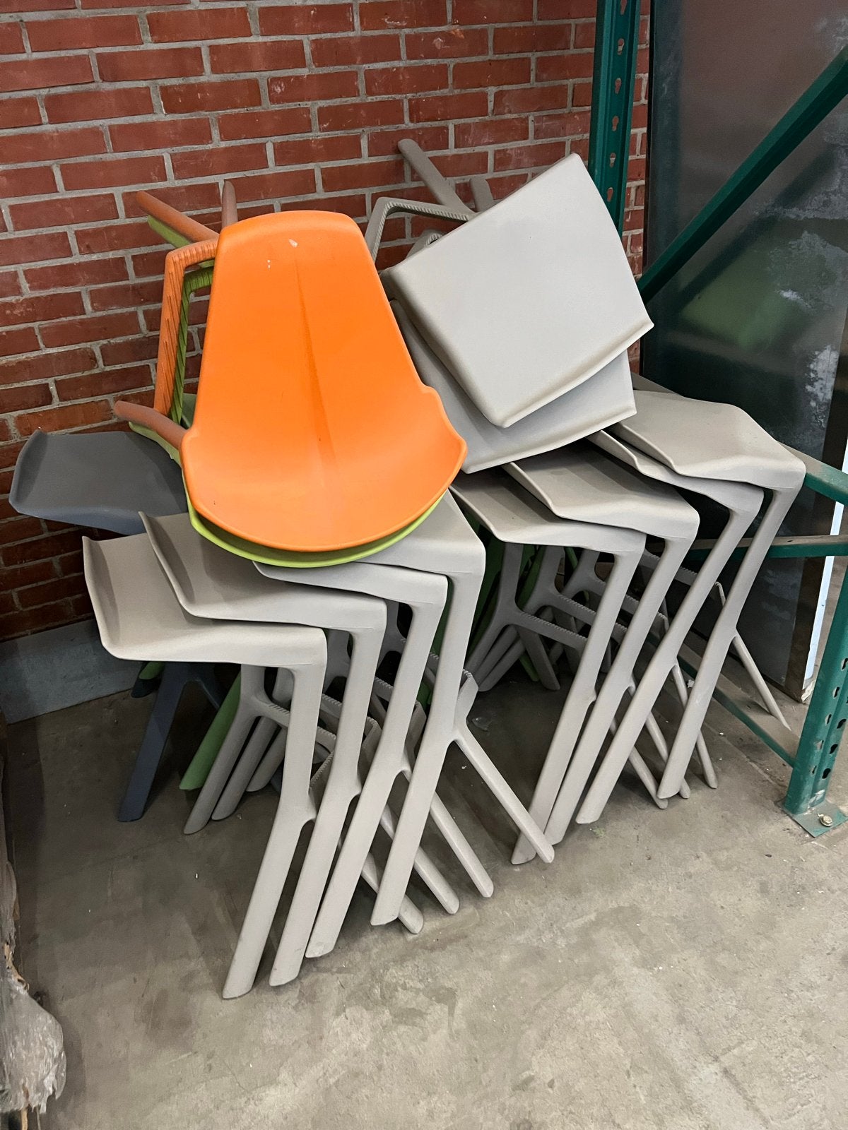 Partij kunststof barkrukken z.g.a.n. - 19 stuks, Ophalen, Kunststof, 5 krukken of meer, 60 tot 90 cm