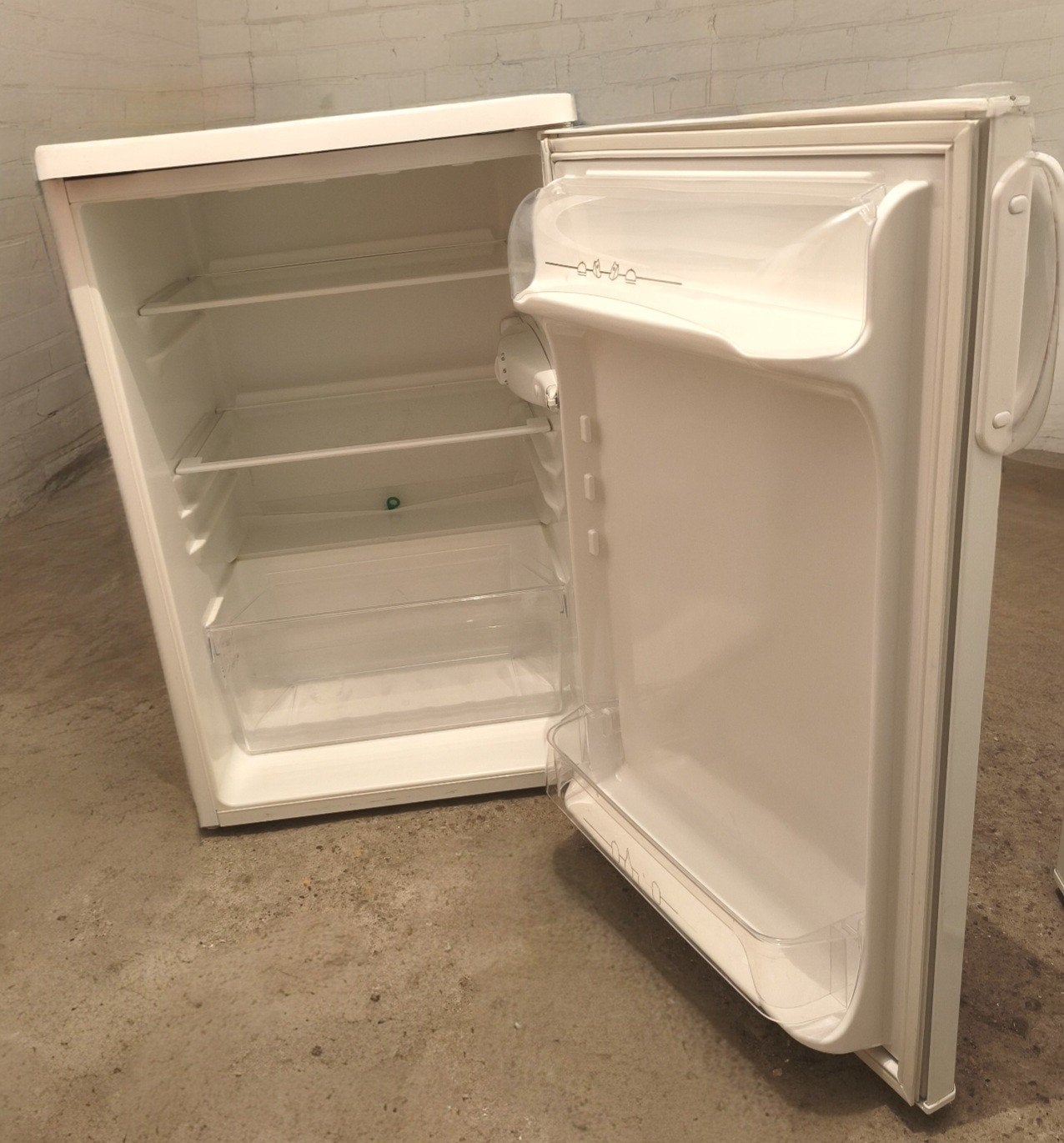 Zanussi tafelmodel koelkast in zeer nette staat werkt prima., Witgoed en Apparatuur, Zonder vriesvak, 100 tot 150 liter, Zo goed als nieuw