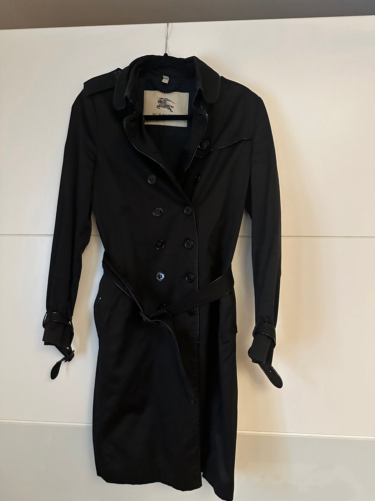 Burberry Trenchcoat Zwart - Zo goed als nieuw, Ophalen of Verzenden, Zo goed als nieuw, Maat 36 (S), Zwart