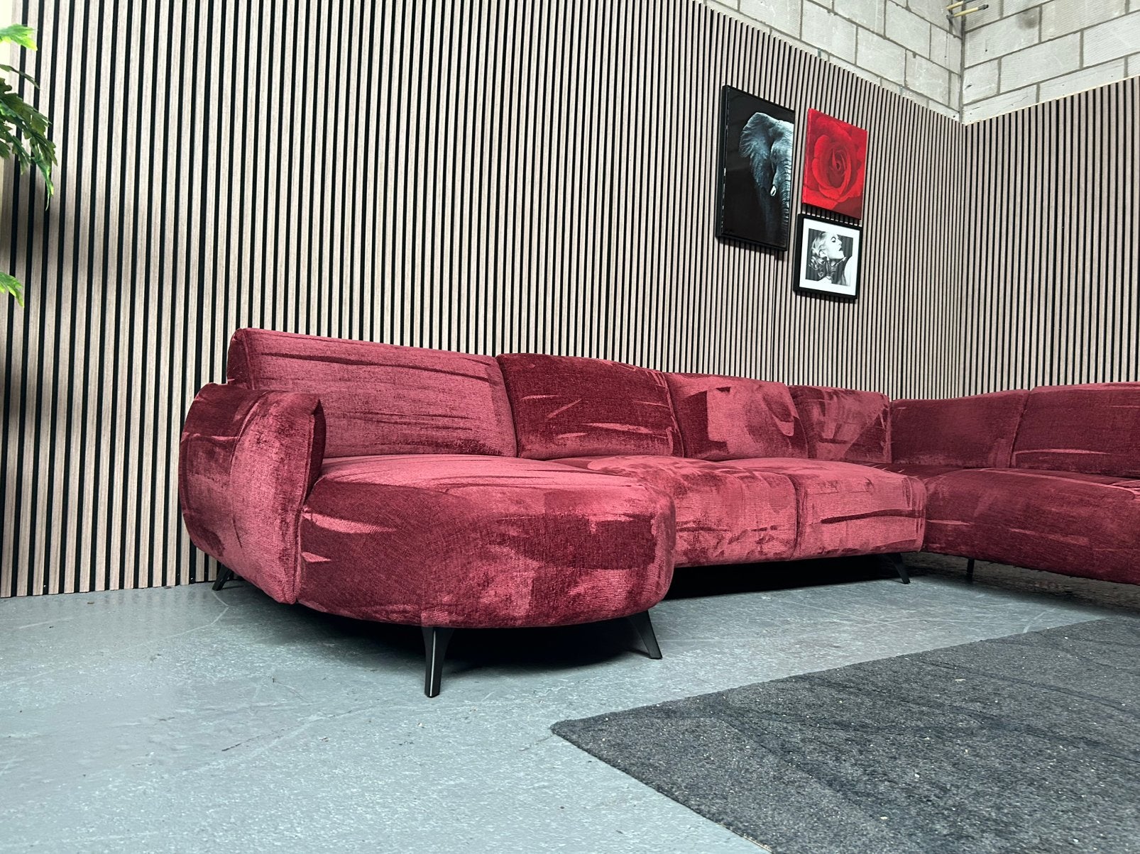 GRATIS LEVERING De Bommel U-Bank Paars 330X205 GEREINIGD, Huis en Inrichting, Banken | Bankstellen, Rode u bank velvet suede u bank ronde bank