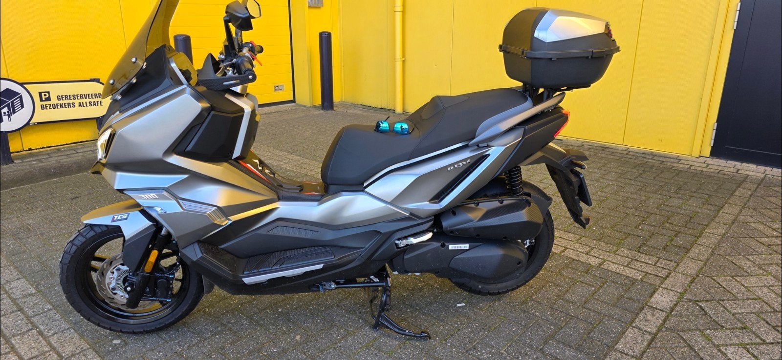 Te koop   SYM  ADX  300  Motorscooter Bj: 2025, Ophalen, 300 cc, Allo, Zo goed als nieuw