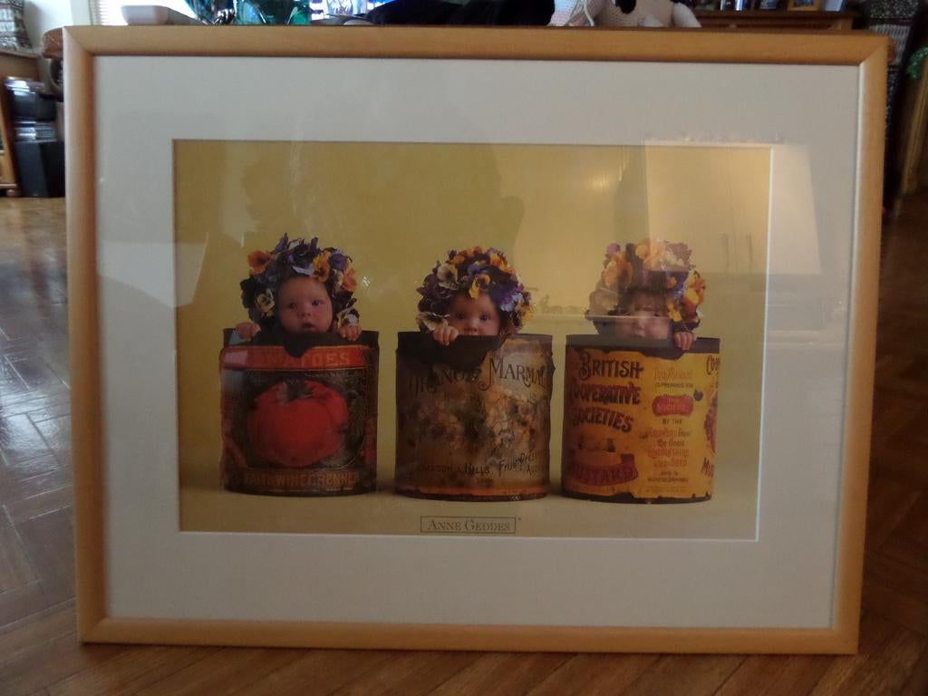 Mooi schilderij van Anne Geddes in een beukenkleurige lijst., Ophalen, 50 tot 75 cm, Schilderij
