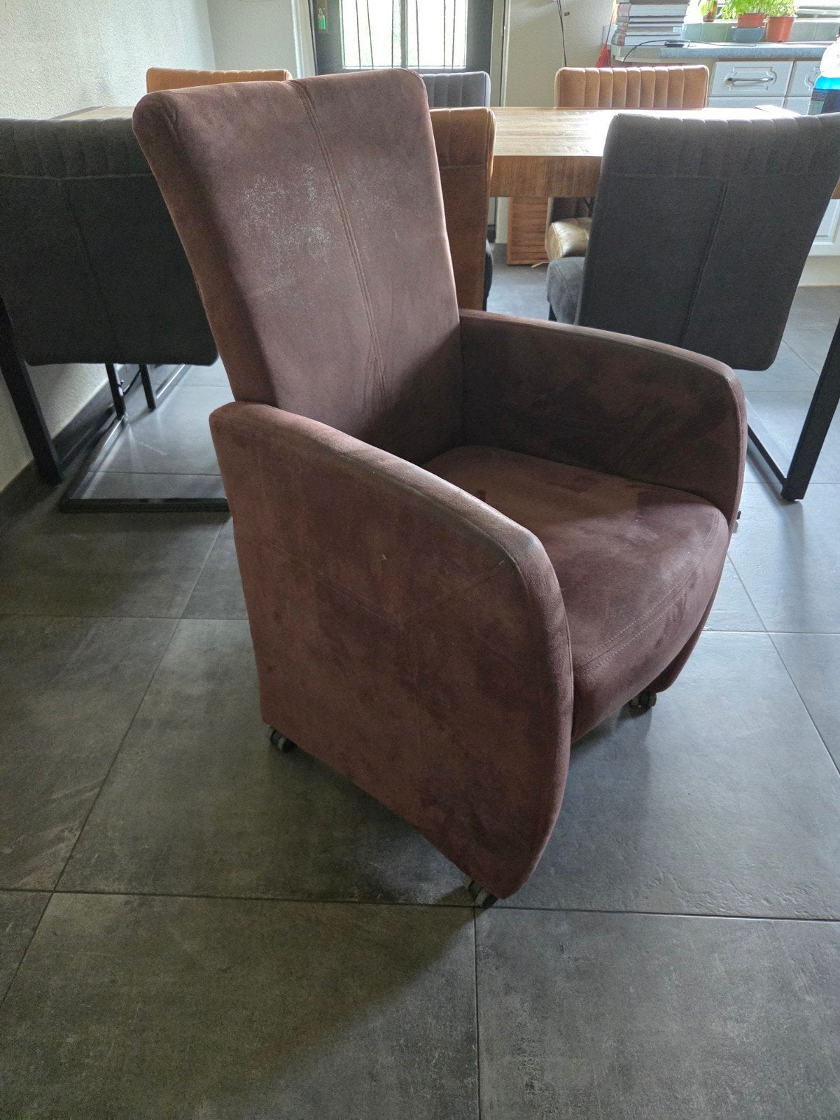 6x Comfortabele eetkamerstoelen op wieltjes - Bruin stof, Huis en Inrichting, Stoelen, Ophalen, Modern, Comfortabel, Gebruikt