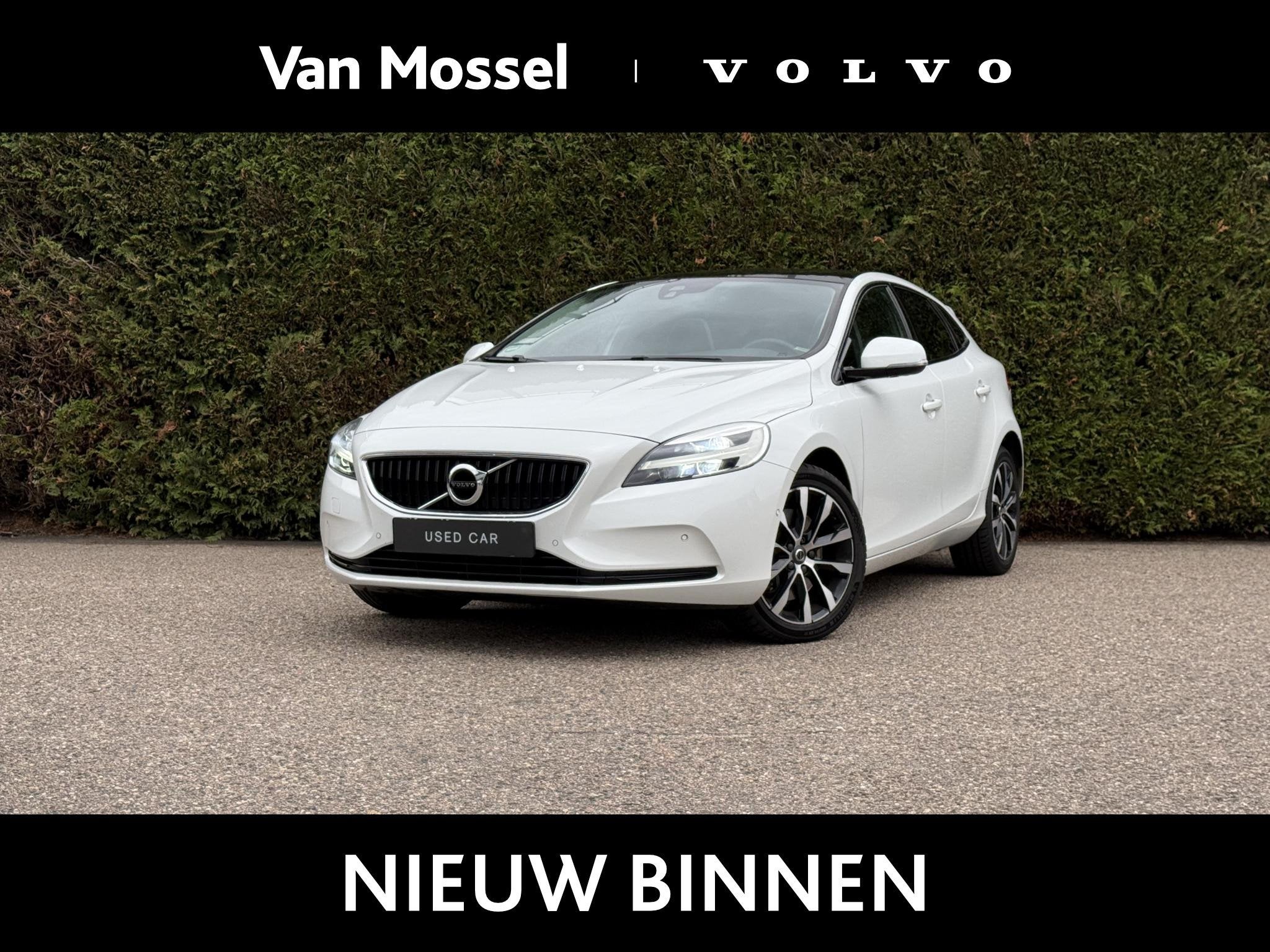 Volvo V40 D3 Dynamic Edition Panodak Automaat, Auto's, Gebruikt, Euro 6, 4 cilinders, Leder en Stof