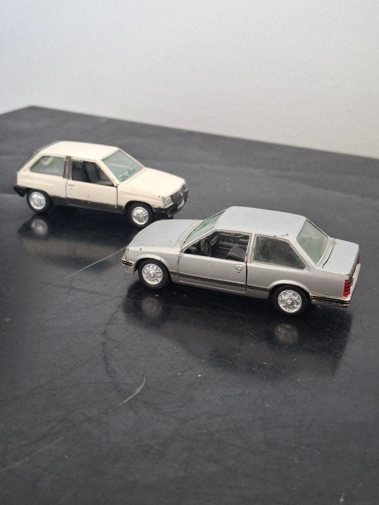 Gama Opel Corsa sedan & 3 deurs modellen jaren 80 retro, Hobby en Vrije tijd, Modelauto's | 1:43, Ophalen of Verzenden, Gebruikt