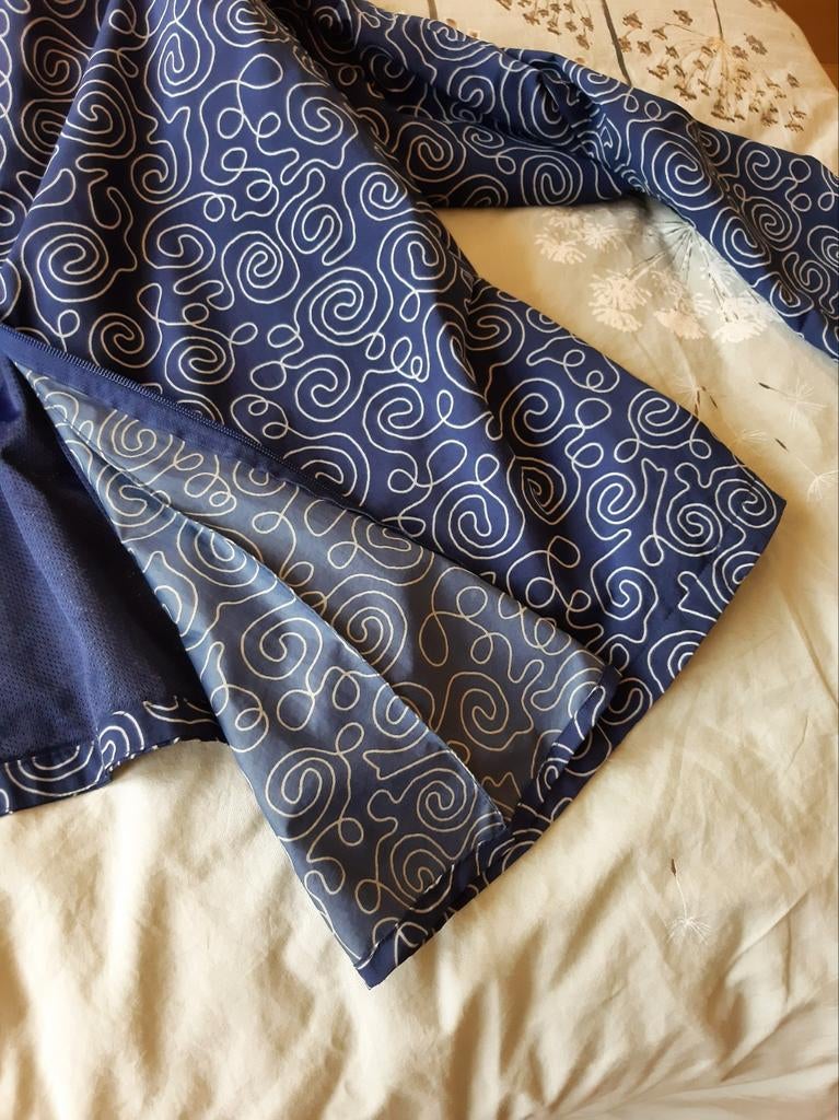 Agu regenjas maat L - zo goed als nieuw, Agu, Blauw, Maat 42/44 (L), Ophalen of Verzenden