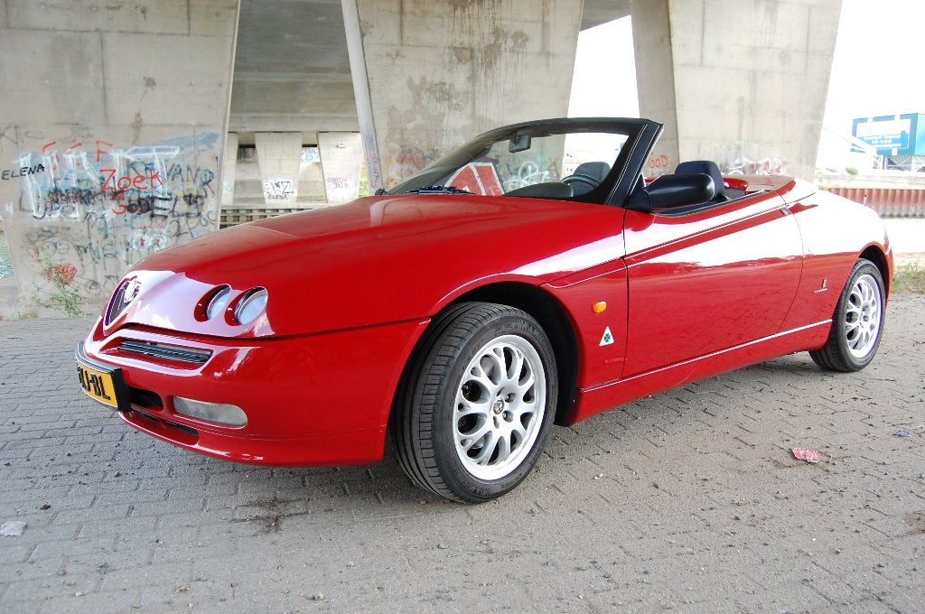 Alfa Romeo Spider 1.8 Twin Spark 2000 Rood, Auto's, Alfa Romeo, Voorwielaandrijving, 4 cilinders, Cabriolet, Spider
